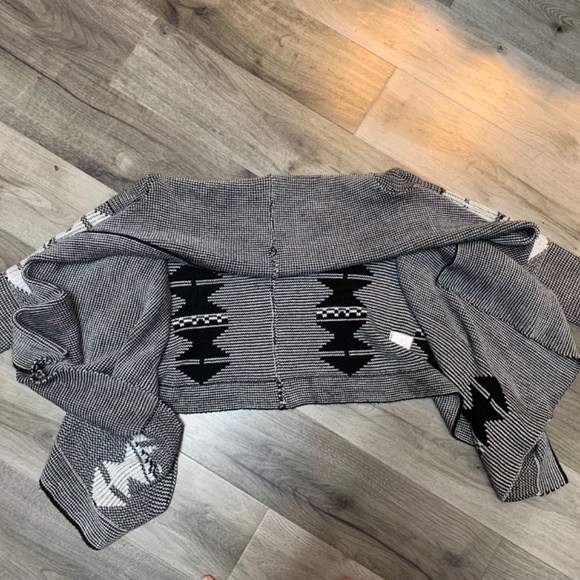 NWOT Fred & Sibel Design Studio Cardigan, Small - Picture 3 of 4